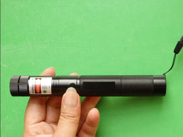 مؤشر ليزر أخضر عالي القوة 532  - مراجعة Laser Pointer Cat Toy Automatic وسعره